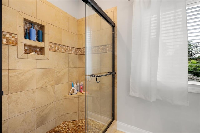 bathroom featuring a tile shower