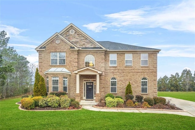 view of front of house featuring a front yard