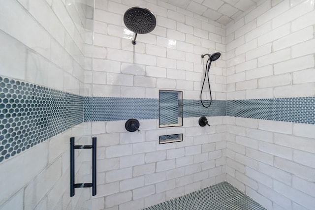 bathroom featuring a tile shower