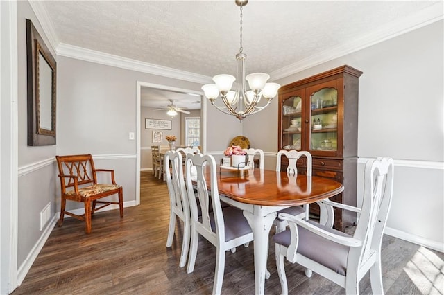 dining area featuring visible vents, ornamental molding, dark wood finished floors, and baseboards