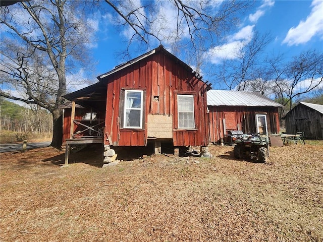 211 Vanns Valley Rd SW, Rome, GA 30161 - view of side of property with board and batten siding
