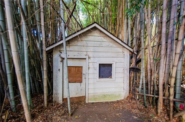 view of outbuilding