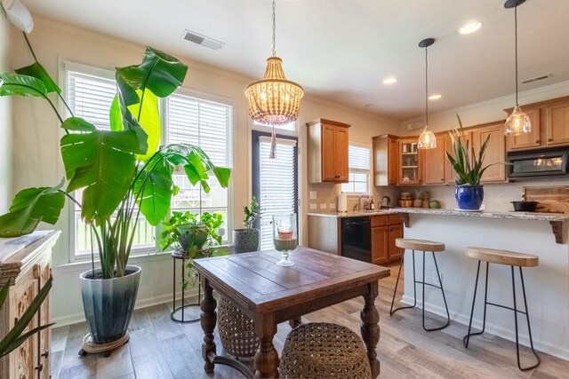6426 Queens Court Trce Unit 7, Mableton, GA 30126 - kitchen with black appliances, light wood-style flooring, a kitchen bar, glass insert cabinets, and a chandelier