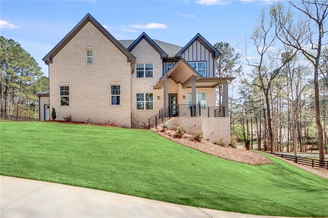 view of front of house featuring a front yard