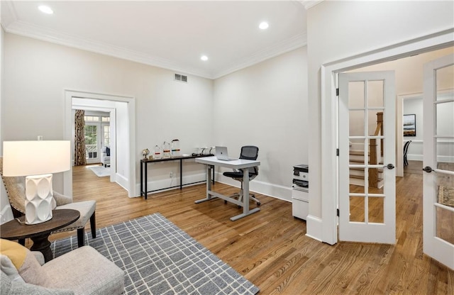 home office with visible vents, ornamental molding, wood finished floors, recessed lighting, and baseboards