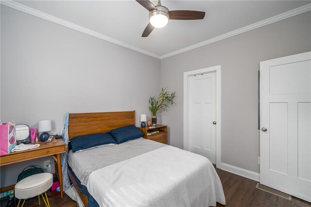 bedroom featuring ceiling fan, dark hardwood / wood-style flooring, and crown molding