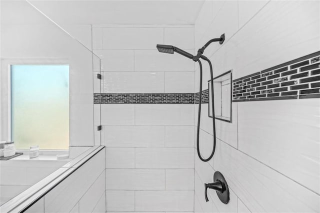 bathroom featuring tiled shower