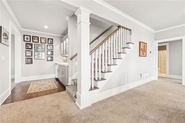 staircase with carpet, baseboards, visible vents, recessed lighting, and ornamental molding