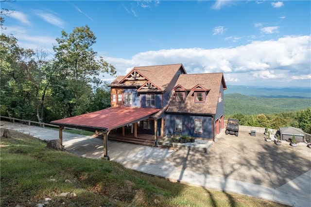 view of front of property featuring a mountain view