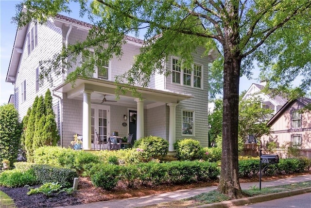 view of front facade featuring fence and covered porch