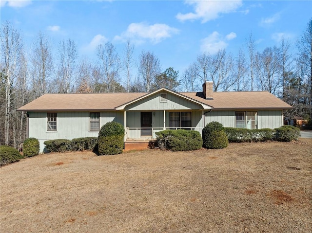 single story home featuring a front yard