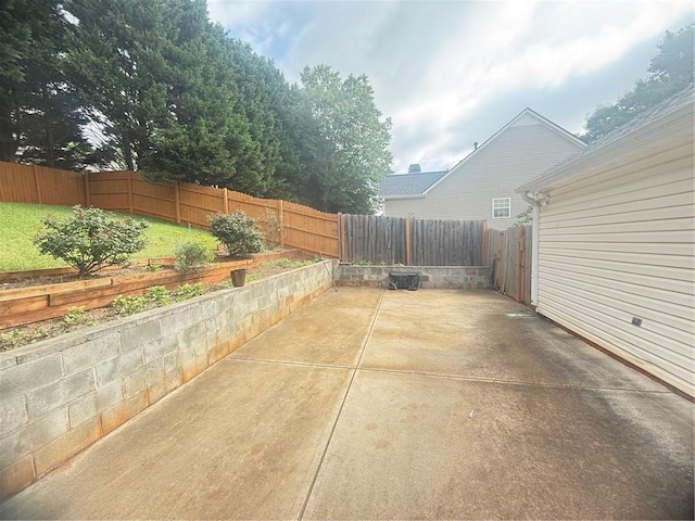 3484 Lynley Mill Ln, Dacula, GA 30019 - fenced backyard with a patio