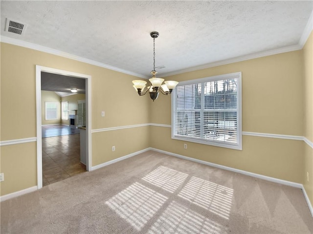 tiled empty room with carpet floors, a textured ceiling, visible vents, and a notable chandelier