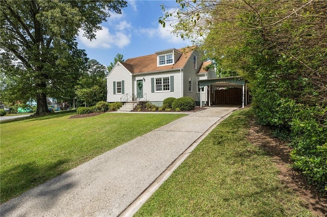 view of front of house featuring a front lawn and driveway