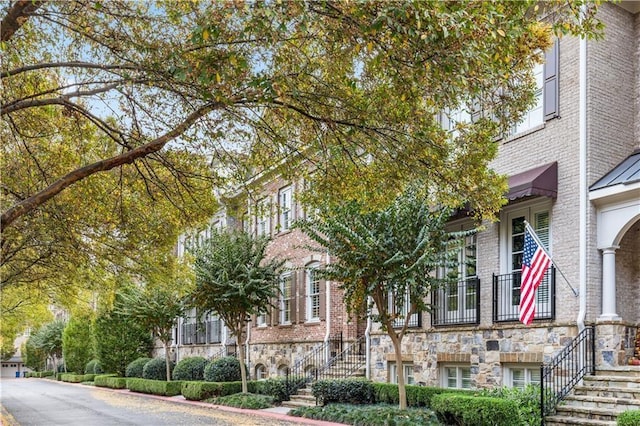 view of front of property