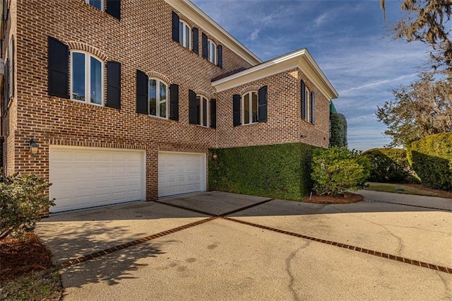 view of front facade featuring a garage