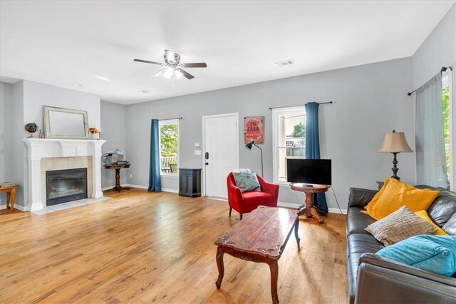 898 Allene Ave SW, Atlanta, GA 30310 - living area featuring visible vents, light wood finished floors, and baseboards