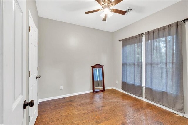 898 Allene Ave SW, Atlanta, GA 30310 - full bath featuring tile patterned flooring, vanity, toilet, shower / bath combination with curtain, and visible vents