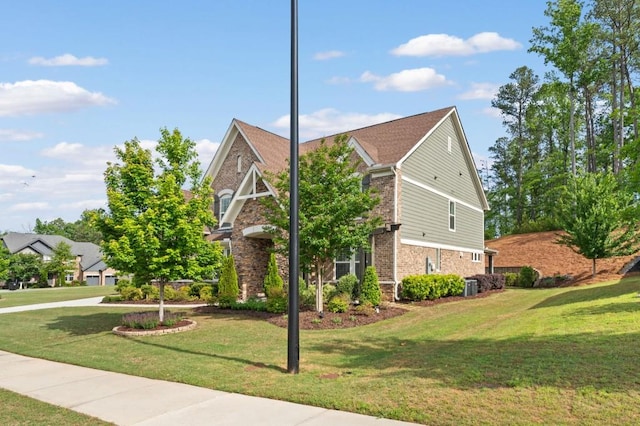 view of front of house featuring brick siding and a front yard