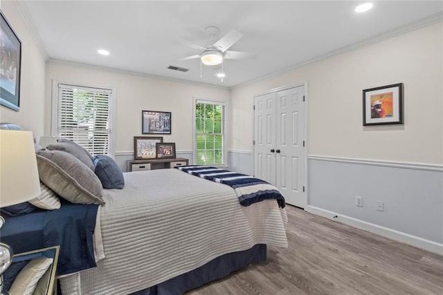 121 Clipper Bay Dr, Alpharetta, GA 30005 - bedroom featuring ornamental molding, wood finished floors, recessed lighting, a ceiling fan, and a closet