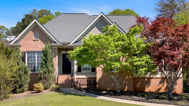 view of front of home with fence and a front lawn