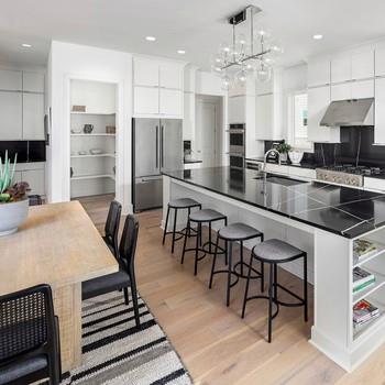 6450 Pond View Dr, Cumming, GA 30028 - kitchen featuring stainless steel appliances, a sink, under cabinet range hood, dark countertops, and a kitchen breakfast bar