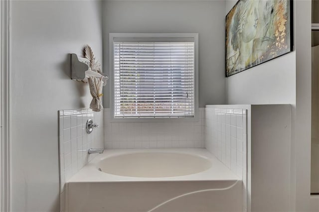 964 Natural Brook Trl, Lawrenceville, GA 30045 - full bath with a garden tub