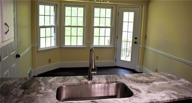 1521 Larkwood Dr, Canton, GA 30114 - entryway featuring a sink, dark wood-style floors, and baseboards