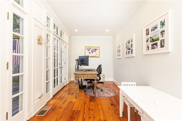 home office featuring visible vents, light wood-style flooring, ornamental molding, recessed lighting, and baseboards