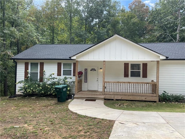 single story home with covered porch