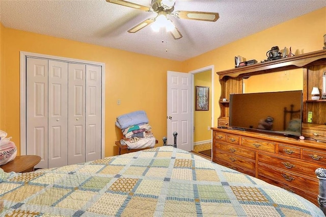 bedroom featuring a textured ceiling, a closet, and ceiling fan