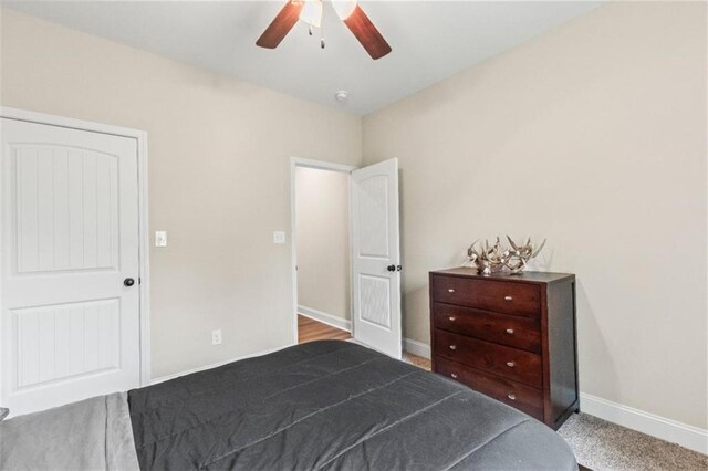 carpeted bedroom with baseboards and ceiling fan