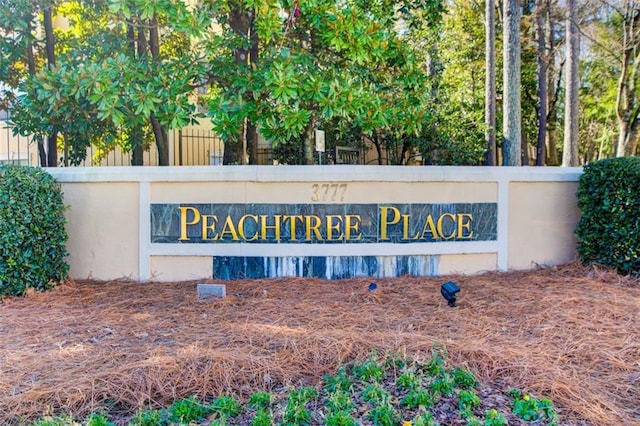 view of community / neighborhood sign