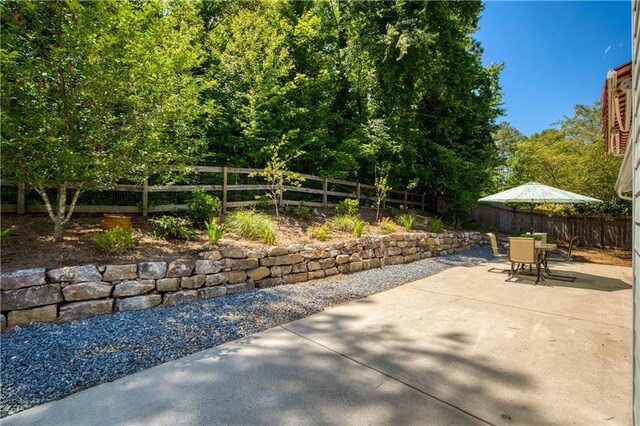340 Monivea Ln, Roswell, GA 30075 - fenced backyard with a patio and outdoor dining space