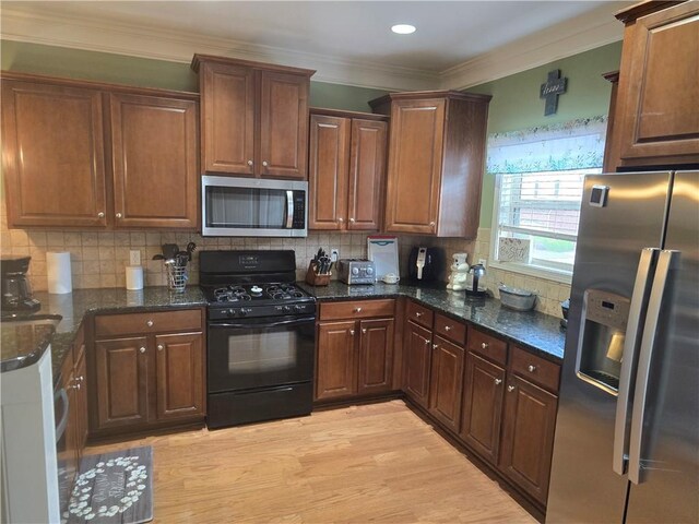106 Trailside Way, Hiram, GA 30141 - kitchen featuring stainless steel appliances, light wood-style flooring, backsplash, dark stone countertops, and ornamental molding