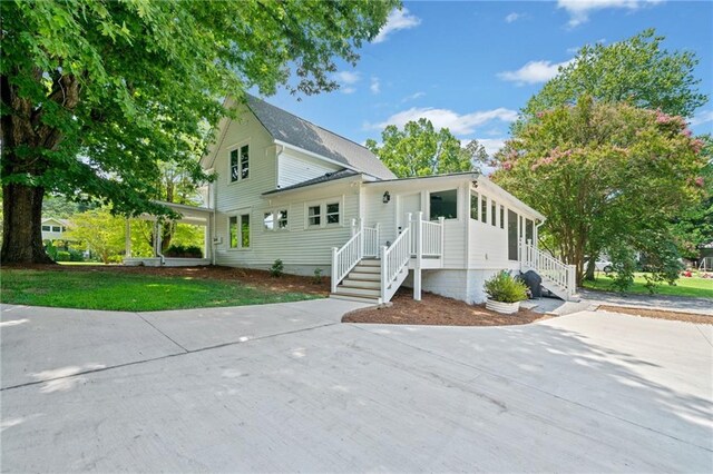 view of front of property