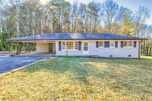 single story home featuring a front lawn and a carport