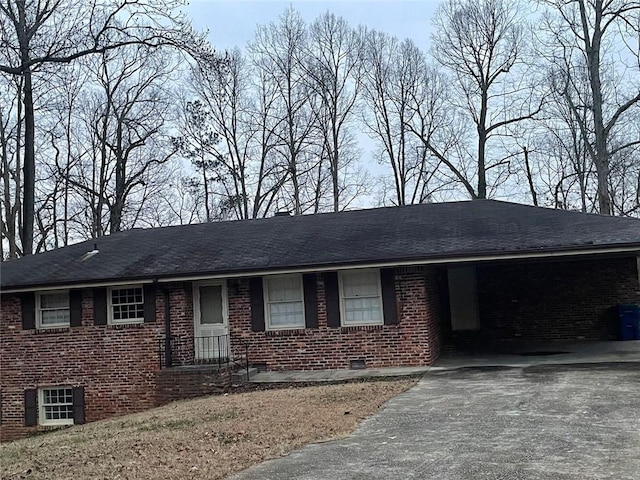 5690 Deerfield Ct, College Park, GA 30349 - ranch-style house featuring crawl space, brick siding, driveway, and roof with shingles