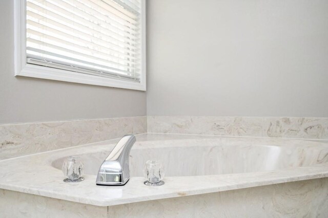 2689 Spring Rock Ct NE, Roswell, GA 30075 - full bath with a tub with marble appearance