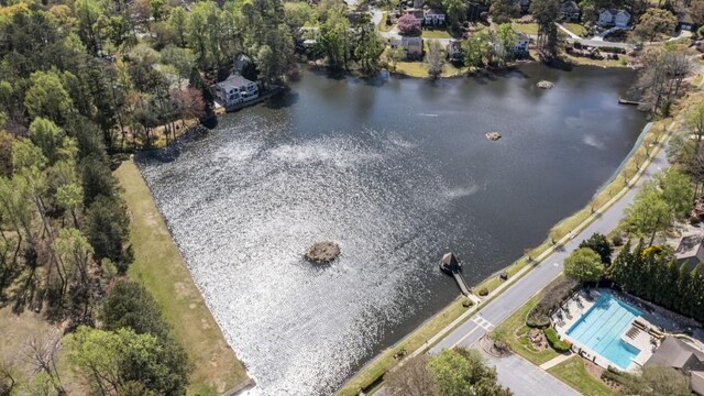 2689 Spring Rock Ct NE, Roswell, GA 30075 - aerial view of property's location featuring a pool and a large body of water