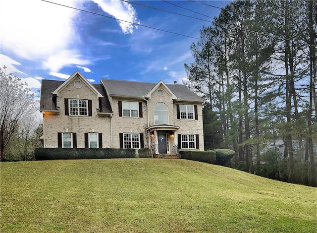 colonial inspired home featuring a front lawn