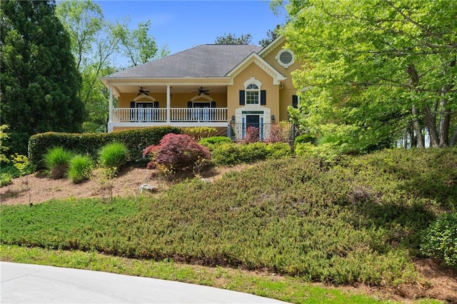 view of front of property featuring a ceiling fan, stucco siding, and a porch