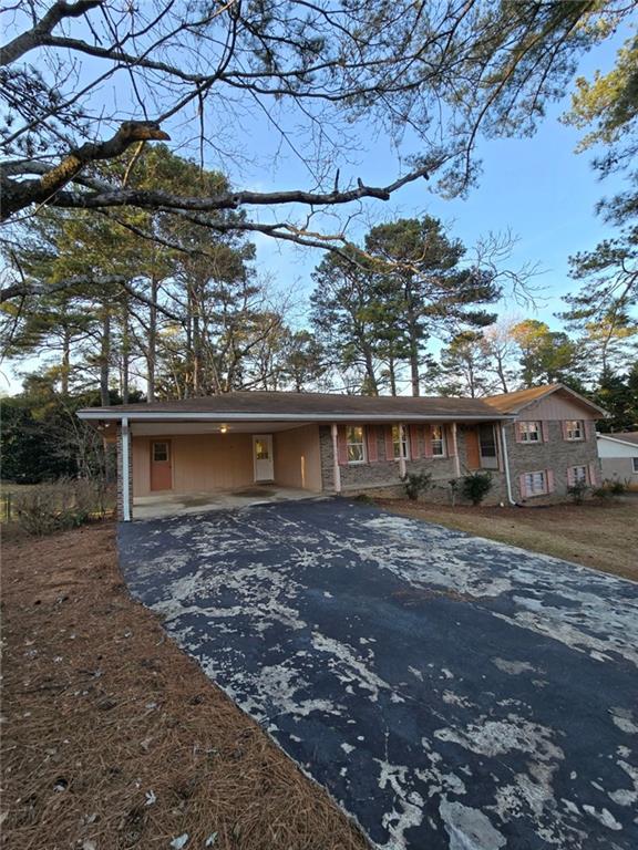 view of front of house featuring a carport