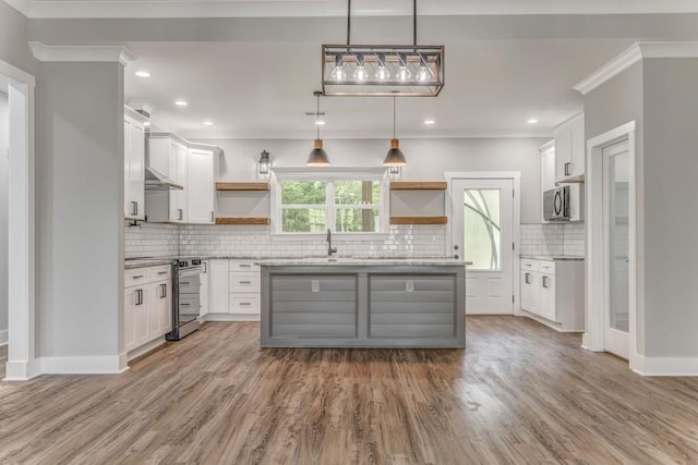 961 Goat Rd NW, Resaca, GA 30735 - kitchen featuring open shelves, stainless steel appliances, backsplash, recessed lighting, and crown molding