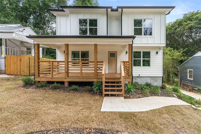 view of front facade with a front lawn