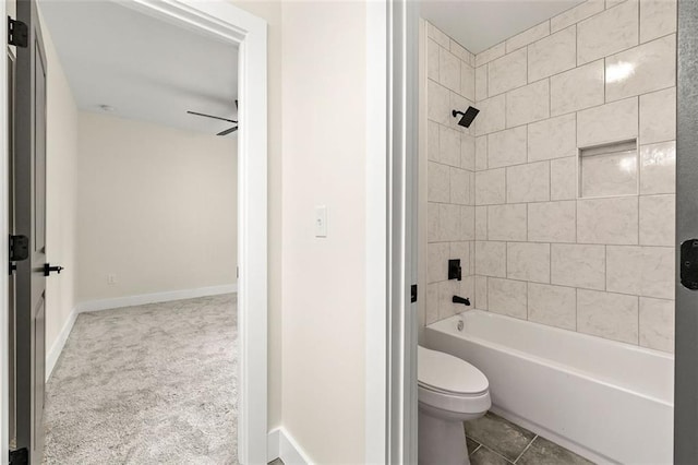 bathroom featuring ceiling fan, tiled shower / bath, and toilet