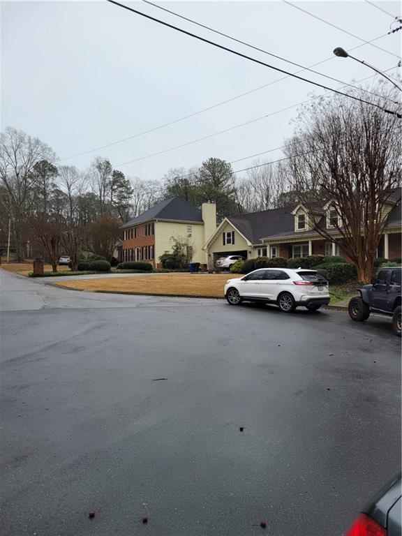 Listing photo 3 for 3695 Warwick Way, Snellville GA 30039