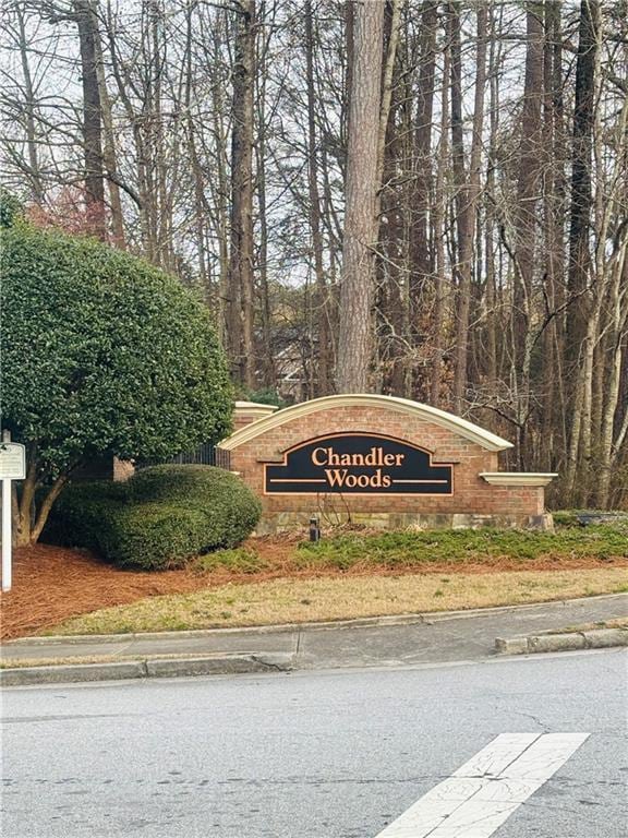 view of community / neighborhood sign