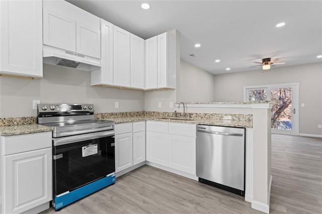 kitchen with ceiling fan, sink, stainless steel appliances, kitchen peninsula, and white cabinets