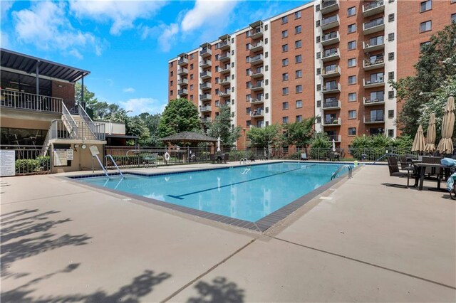 view of swimming pool